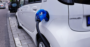 What to Know About Replacing an Electric Car Battery